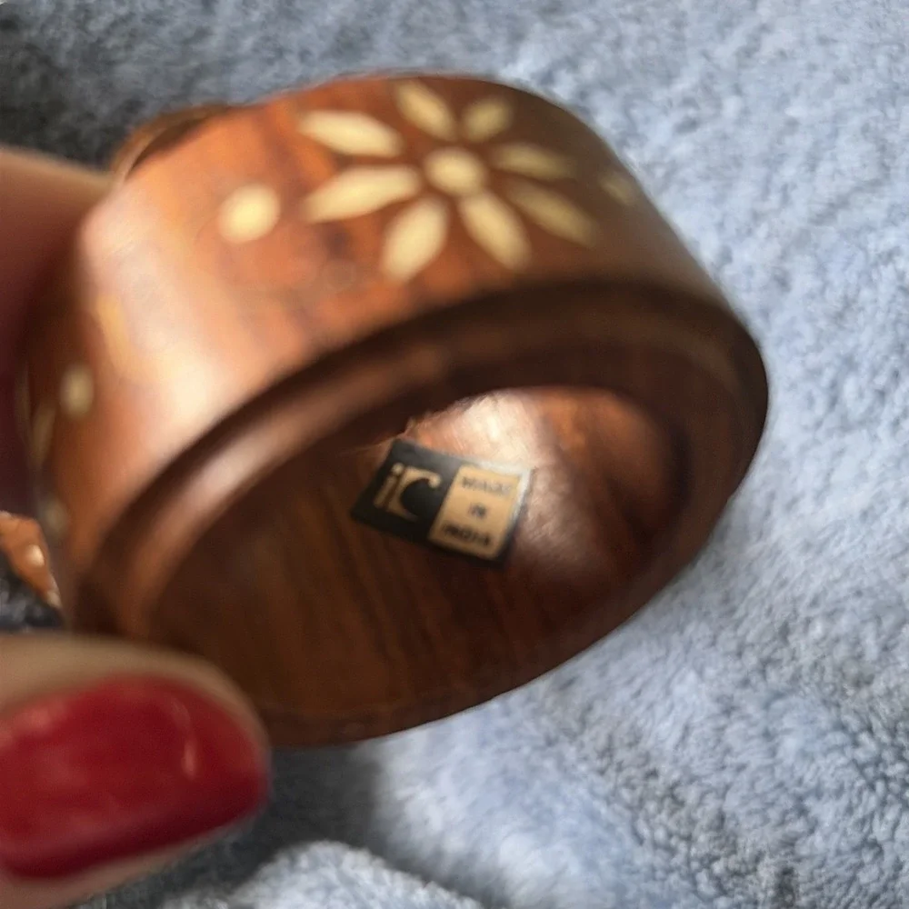 Vintage Wood With Inlaid Brass & Bone Napkin Rings Floral Pattern Set Of 6
